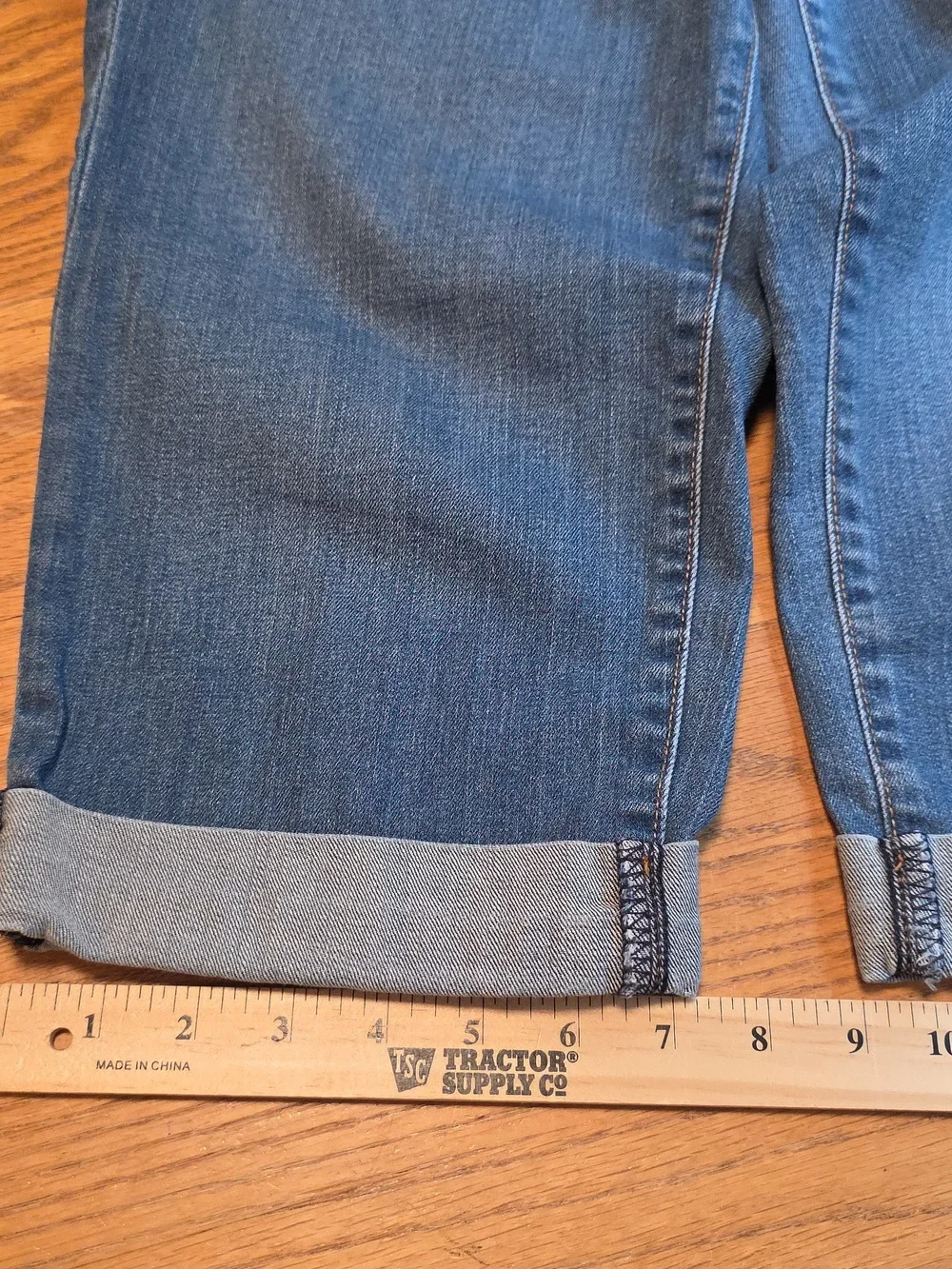 Levi's Capris Denim Jeans Women's Blue Cuffed Logo Size 6 - Picture 8 of 12